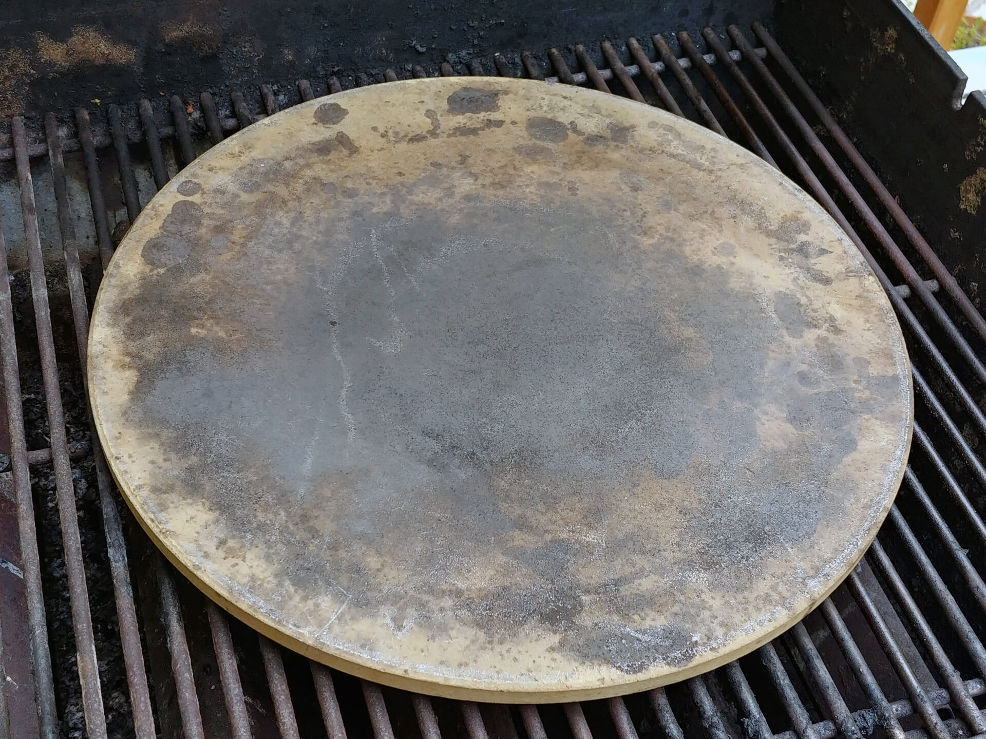 what is pizza stone made out of