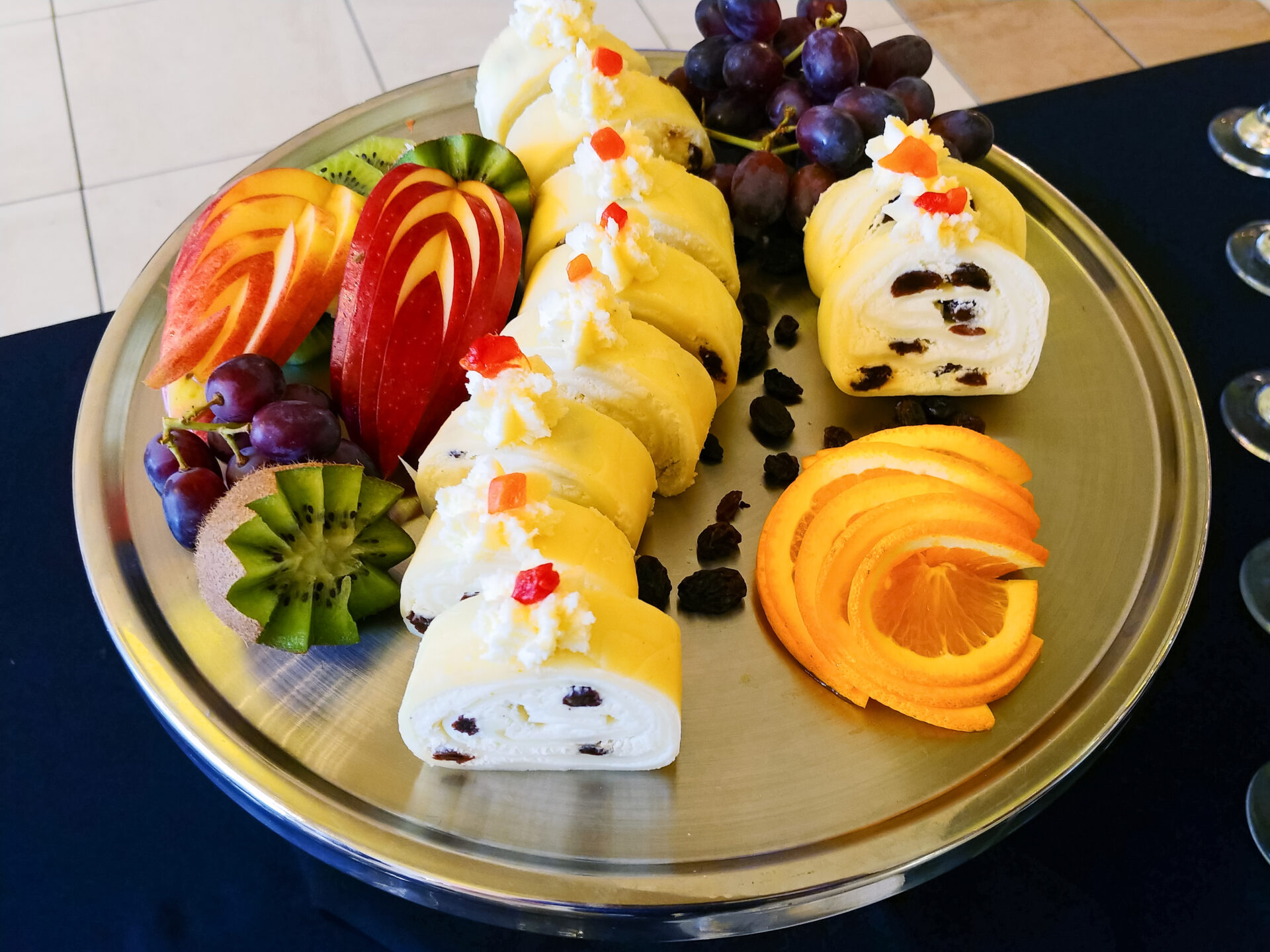 Cheese Roulade with Goat Cheese & Raisins - CookingHub