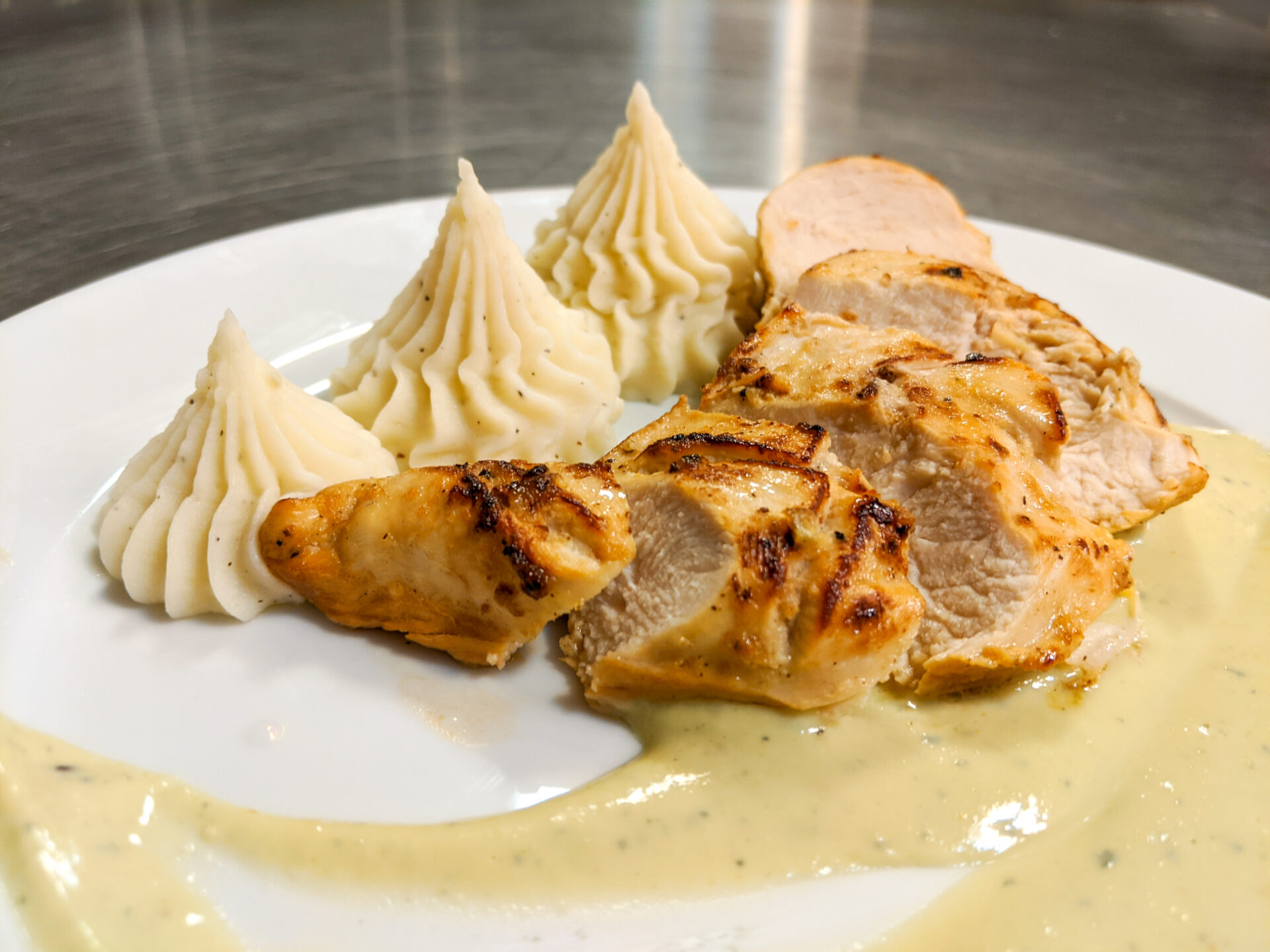Chicken Breasts with Blue Cheese Sauce and Mashed Potatoes - CookingHub