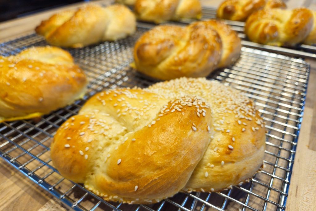 Pletýnka Bun on the cooling rack in close up side shot