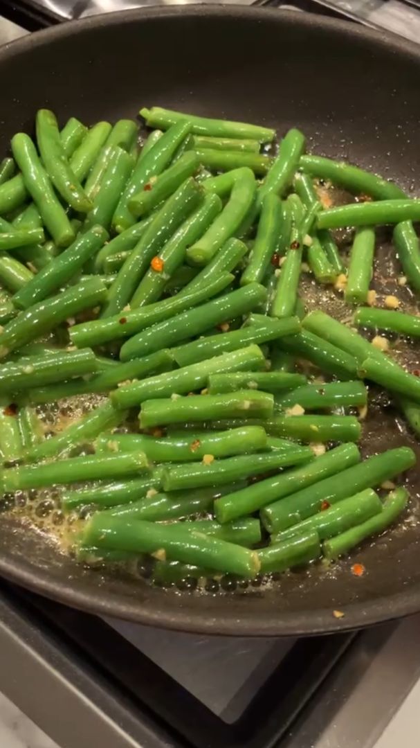 Green Beans with Garlic, Butter & Chili Flakes - CookingHub