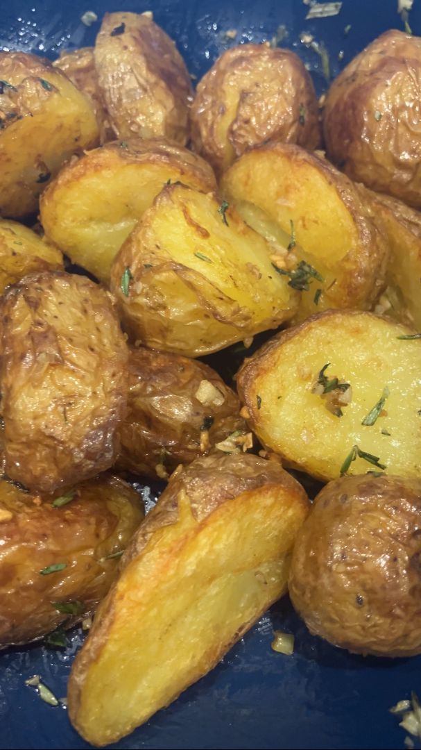 Crispy Roasted Potatoes - CookingHub